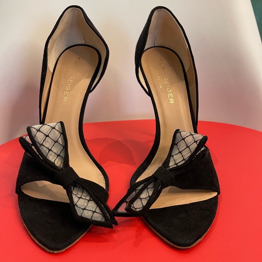 Kurt Geiger Juniper Bow Pump 
Size 40 1/2, 4 1/4" heel